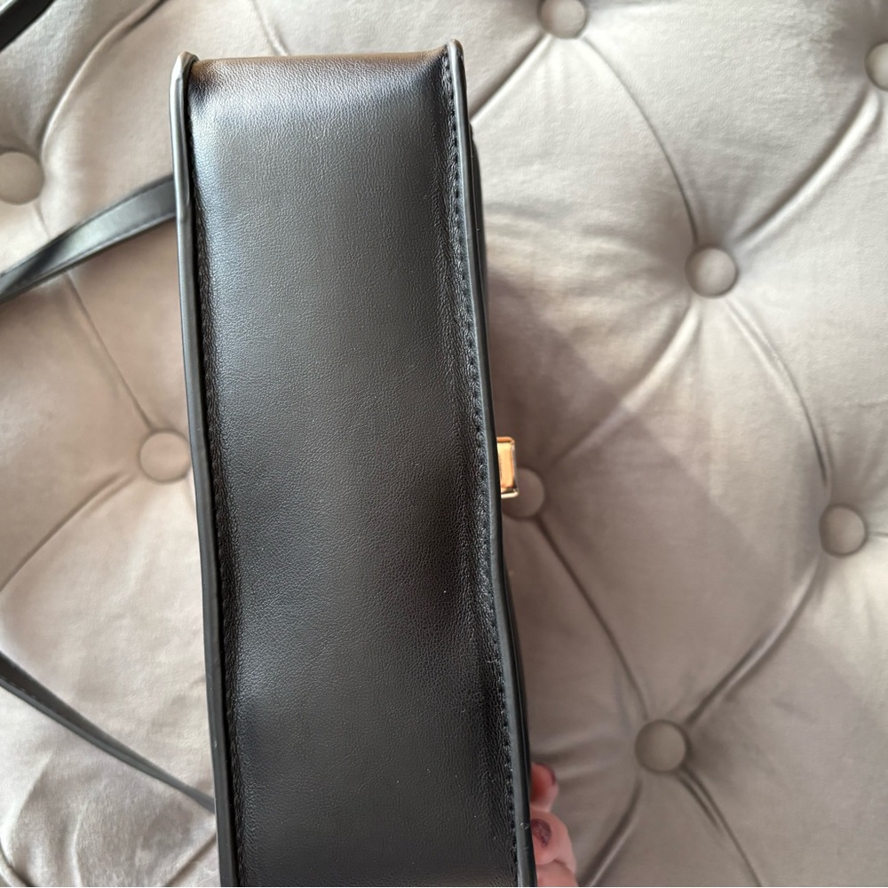Elegant Black and Cream Women's Bag - Picture 5 of 9